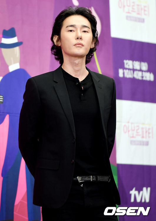 [사진=OSEN DB] 작가 겸 방송인으로 사랑받은 허지웅이 악성림프종 완치 후 재발 없이 추적검사 결과를 마쳤다는 심경을 밝혔다.