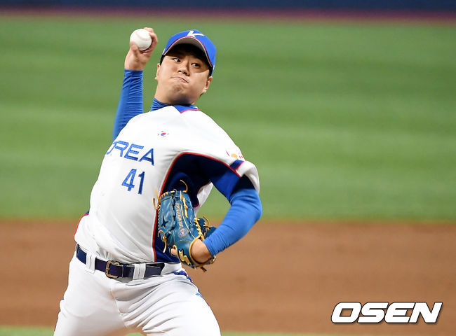 한국은 1일 고척 스카이돔에서 열린 푸에르토리코 대표팀과의 첫 평가전에서 4-0 완승을 장식했다.9회초 한국 이영하가 역투하고 있다. /youngrae@osen.co.kr