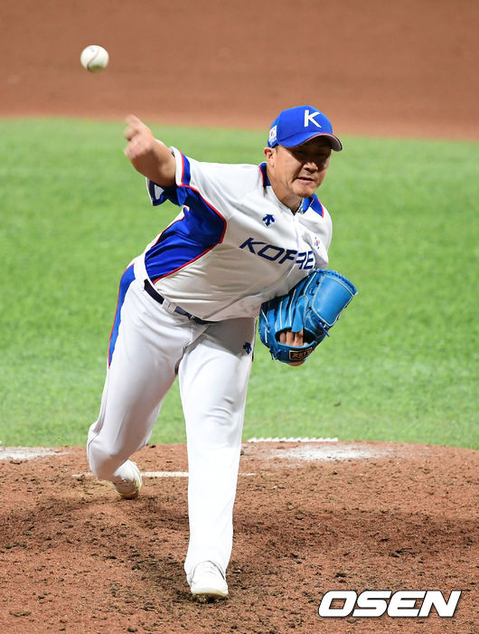 8회초 한국 이용찬이 역투하고 있다. /jpnews@osen.co.kr