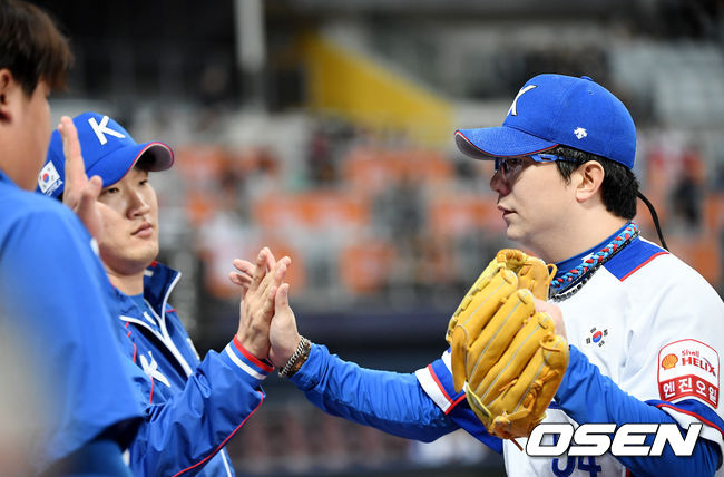 2회초 이닝을 마친 한국 양현종이 더그아웃으로 들어오고 있다. /youngrae@osen.co.kr