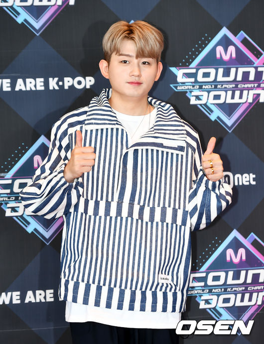 가수 우디가 포토타임을 갖고 있다.. /pjmpp@osen.co.kr