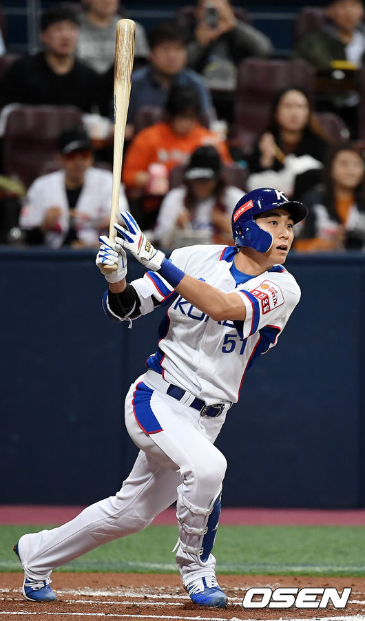 1회말 2사 한국 이정후가 2루타를 때려내고 있다. /youngrae@osen.co.kr