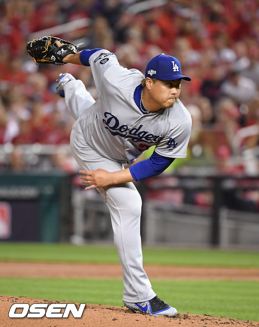 7일(한국시간) 미국 워싱턴 D.C. 내셔널스 파크에서  2019 MLB 포스트시즌 내셔널리그 디비전시리즈(NLDS) 워싱턴 내셔널스와 LA의 다저스의 3차전이 진행됐다.1회말 무사에서 LA 선발투수 류현진이 역투하고 있다. /soul1014@osen.co.kr