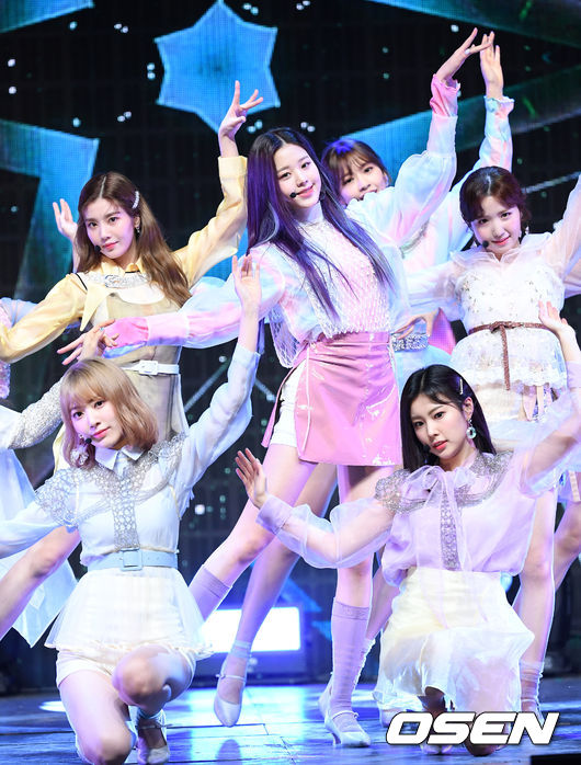 1일 오후 서울 용산구 블루스퀘어 아이마켓홀에서 걸그룹 아이스원의 두 번째 미니앨범 ‘하트아이즈(HEART*IZ)’ 발매기념 쇼케이스가 열렸다.  걸그룹 아이즈원이 쇼케이스 무대를 갖고 있다./sunday@osen.co.kr