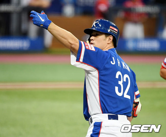 6회초 2사 만루 한국 김재환이 2타점 적시타를 때린 뒤 세레머니를 하고 있다. /youngrae@osen.co.kr