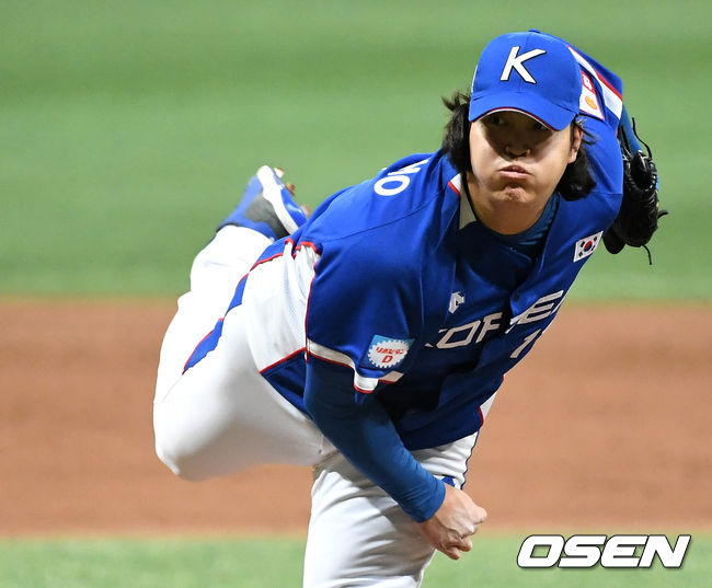 7일 오후 서울 고척스카이돔에서 '2019 세계야구소프트볼연맹(WBSC) 프리미어12' 예선 C조 대한민국과 캐나다의 경기가 열렸다.8회말 1사 2루에서 대한민국 조상우가 역투하고 있다./sunday@osen.co.kr