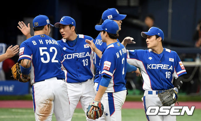 승리를 거둔 한국야구대표팀이 기뻐하고 있다. /youngrae@osen.co.kr