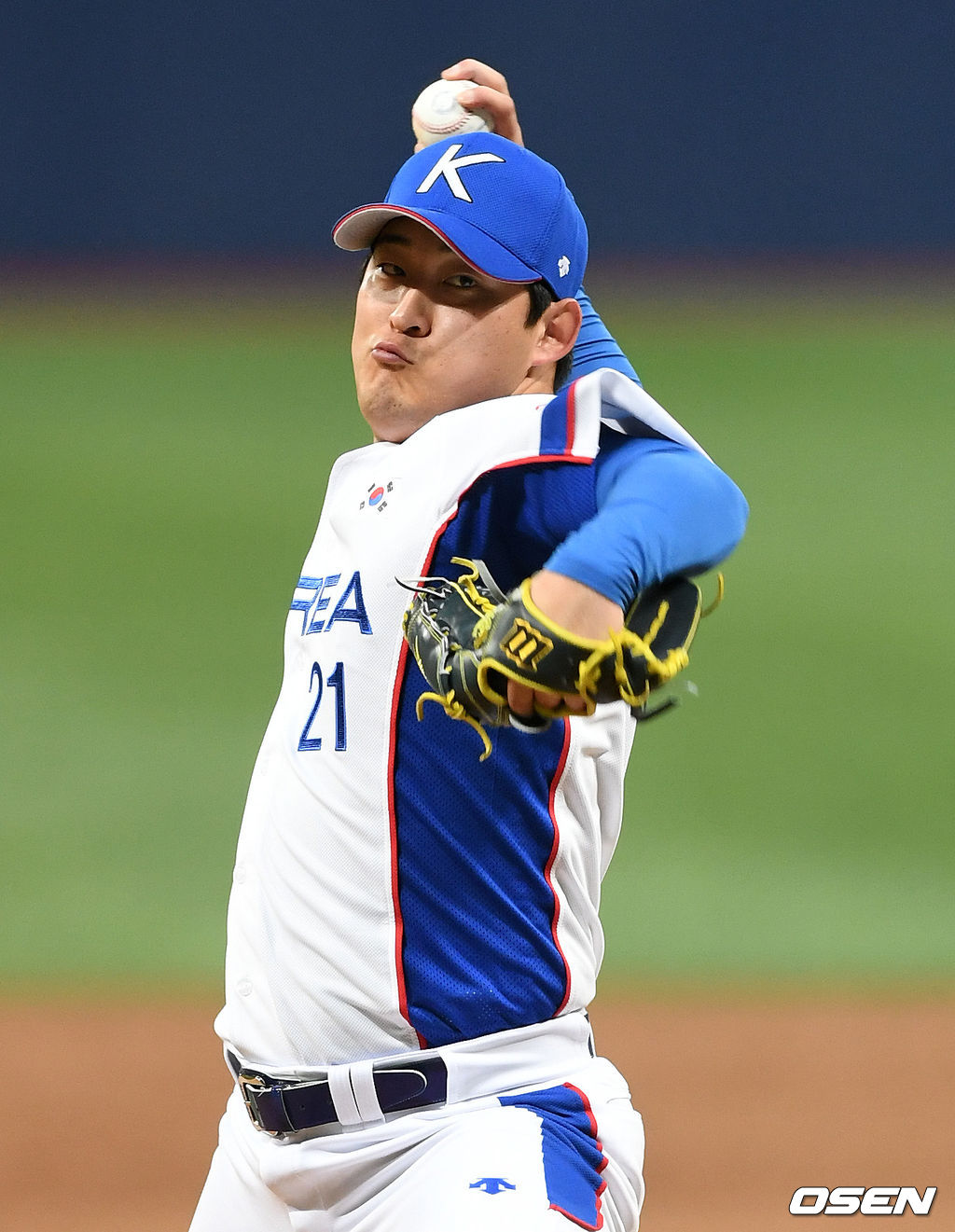 김경문 감독이 이끄는 한국 야구대표팀은 29일 서울 고척스카이돔에서 상무 피닉스 야구단과 연습경기를 가졌다. 대표팀은 5-1로 승리를 거뒀다.9회초 대표팀 하재훈이 역투하고 있다. /sunday@osen.co.kr