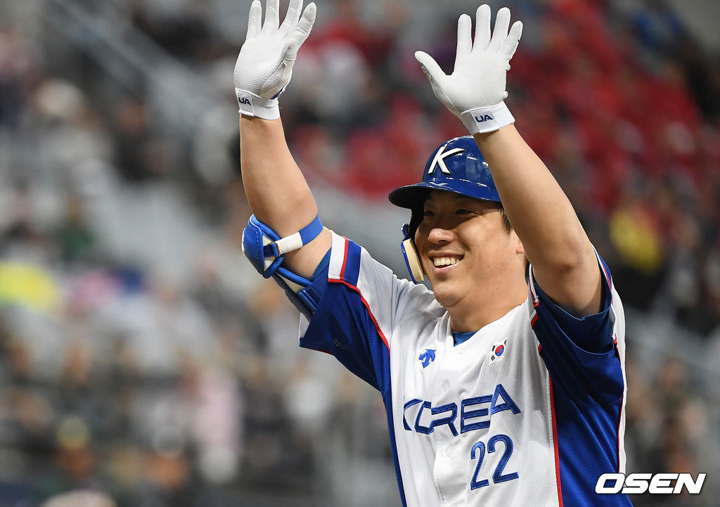 2회말 1사 2루 한국 김현수가 적시타를 때린 뒤 세레머니를 하고 있다. /youngrae@osen.co.kr