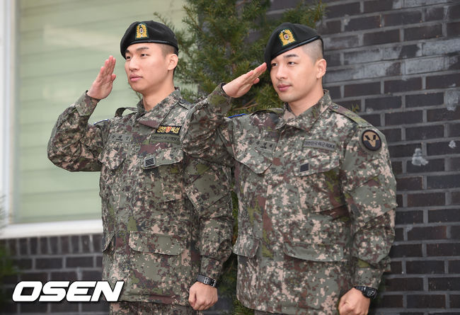 대성과 태양이 거수경례를 하고 있다. / soul1014@osen.co.kr