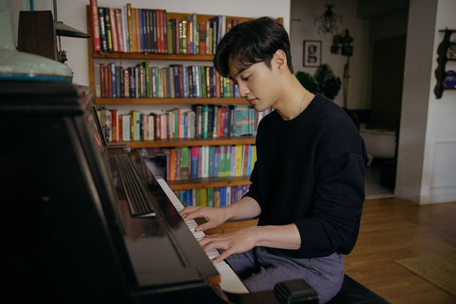 [사진=냠냠엔터테인먼트 제공] 배우 김민재 인터뷰 프로필 컷.