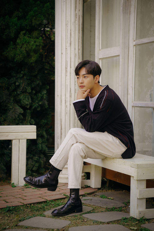 [사진=냠냠엔터테인먼트 제공] 배우 김민재 인터뷰 프로필 컷.