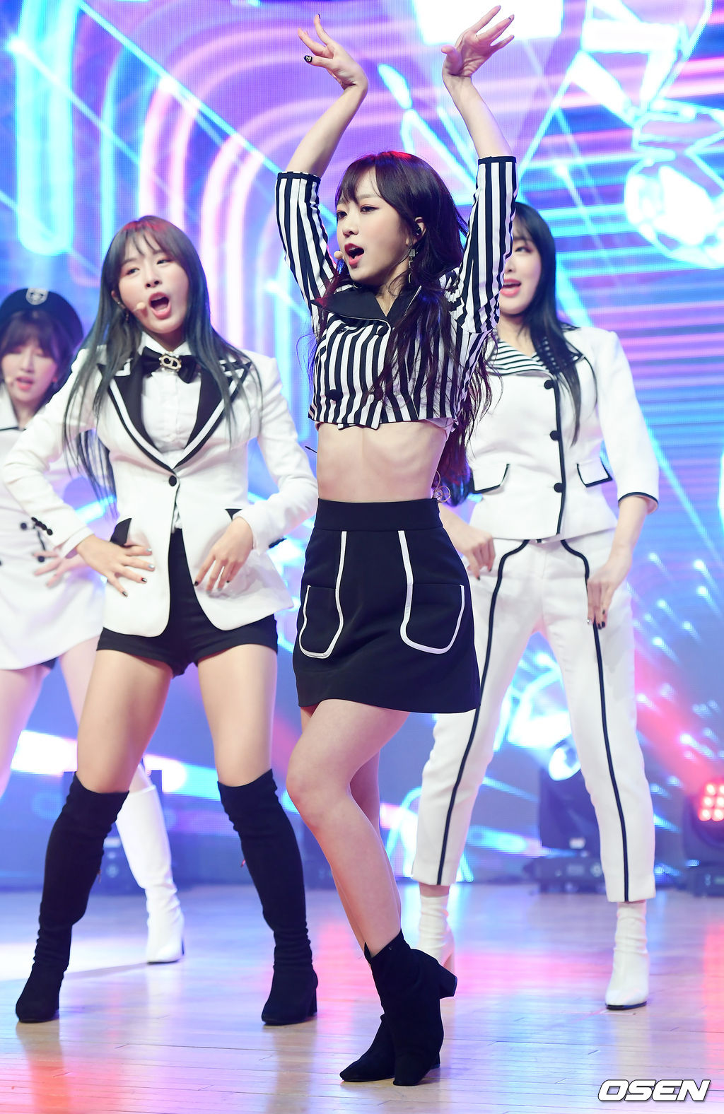 그룹 네이처 소희가 멋진 무대를 선보이고 있다. /cej@osen.co.kr