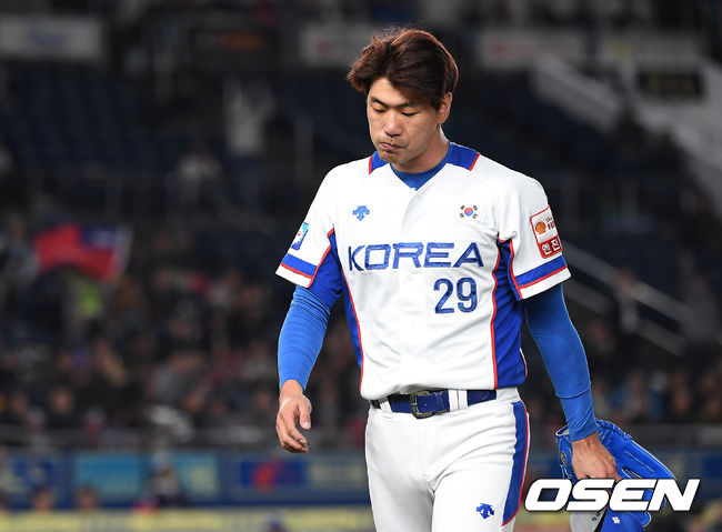 2회말 2사 1루에서 한국 김광현이 대만 린저슈엔을 땅볼로 처리하고 더그아웃으로 가고 있다. /youngrae@osen.co.kr