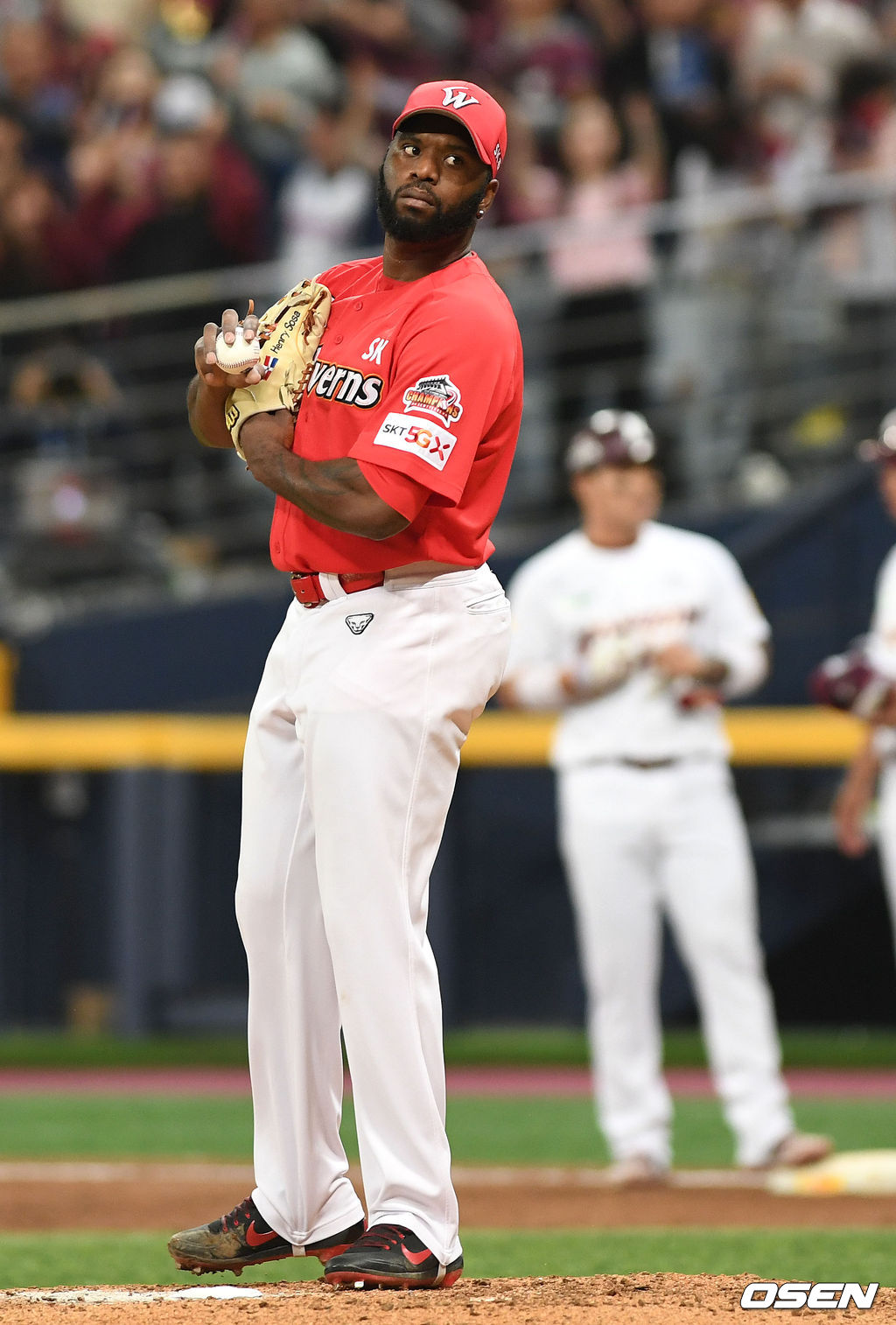 3회말 이정후와 박병호에게 연속 안타를 맞아 3실점 한 소사가 아쉬워하고 있다. /spjj@osen.co.kr