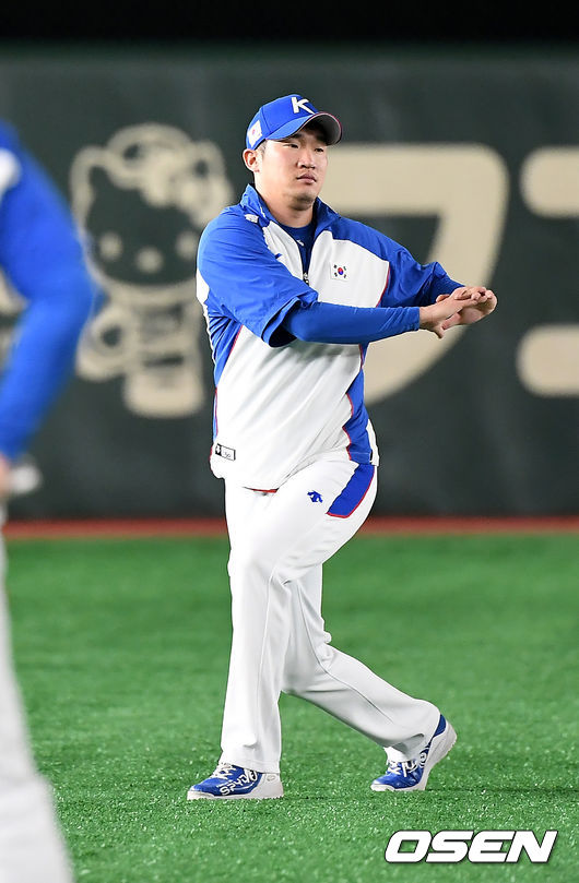 박종훈이 몸을 풀고 있다. /youngrae@osen.co.kr