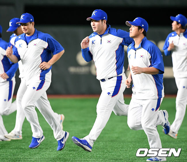 김재환, 박병호, 최정이 러닝을 하고 있다. /youngrae@osen.co.kr