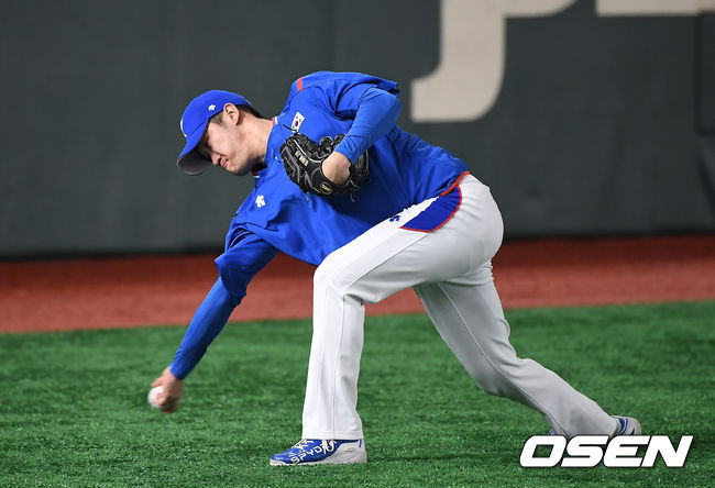 박종훈이 몸을 풀고 있다. /youngrae@osen.co.kr