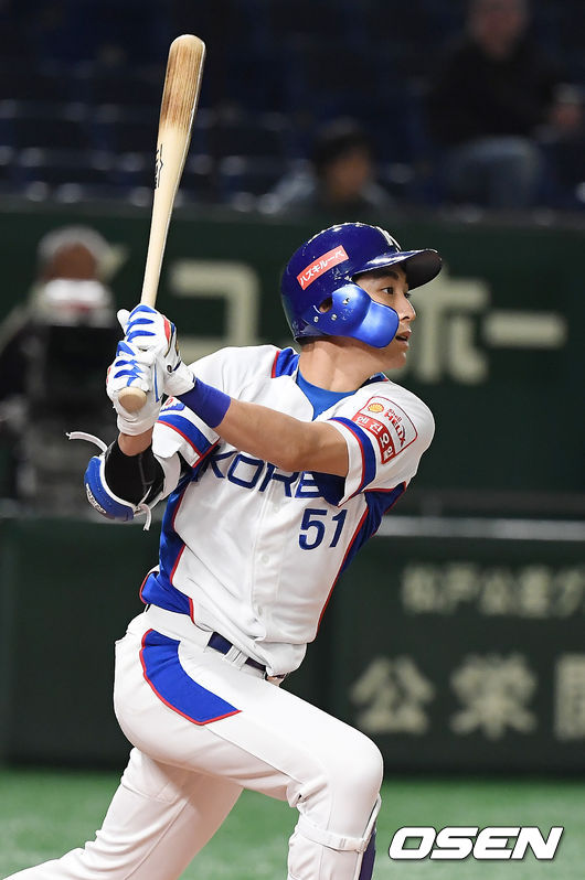 1회말 1사 2루 한국 이정후가 안타를 때려내고 있다. /youngrae@osen.co.kr