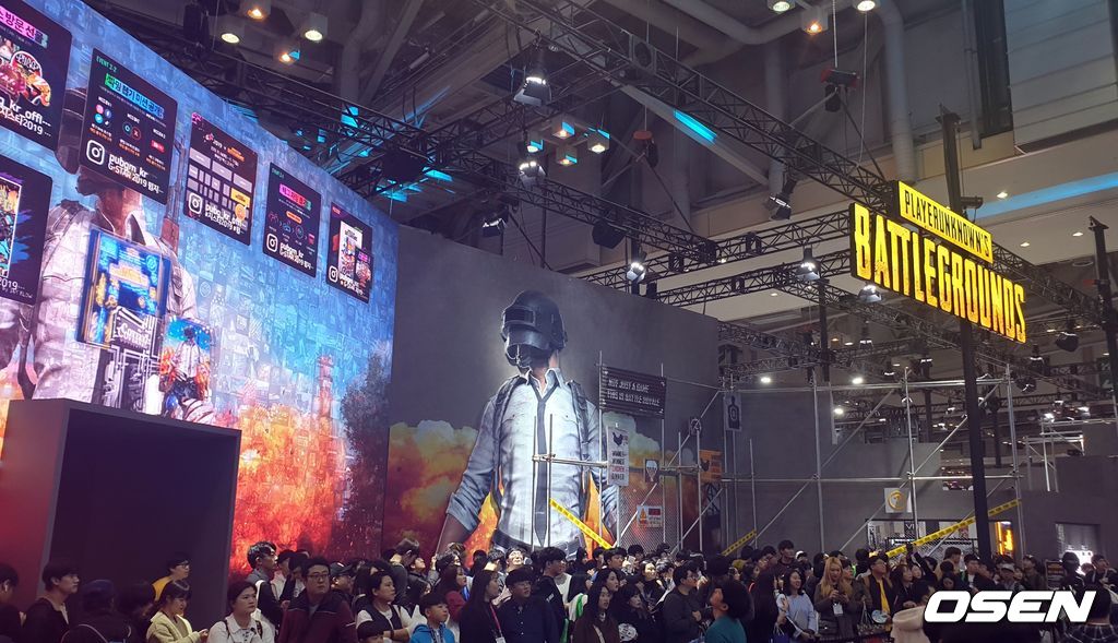 '페이스:펍지'를 찾은 많은 관람객들.