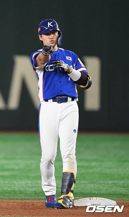 16일 오후 일본 도쿄돔에서 '2019 세계야구소프트볼연맹(WBSC) 프리미어12' 슈퍼라운드 한국과 일본의 경기가 열렸다.4회초 2사 2,3루 김상수가 2타점 적시타를 때린 뒤 세레머니를 하고 있다. /youngrae@osen.co.kr