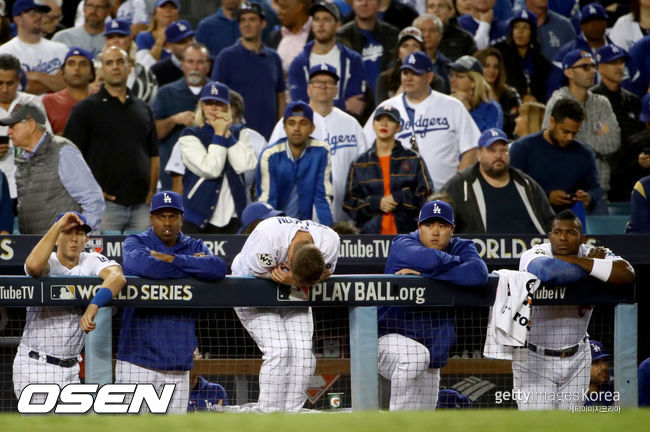 [사진] 2017년 월드시리즈 7차전 LA 다저스 덕아웃 /ⓒGettyimages(무단전재 및 재배포 금지)