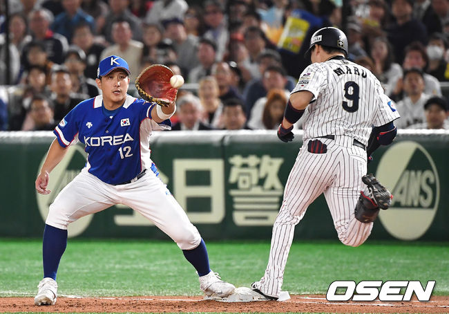 3회말 무사 2루 일본 마루가 투수 앞 번트때 1루까지 진루하고 있다. /youngrae@osen.co.kr