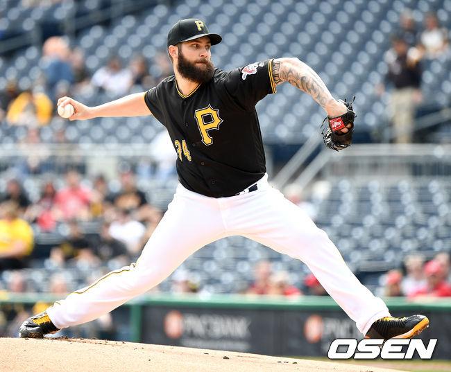 피츠버그 선발 트레버 윌리엄스가 힘차게 공을 뿌리고 있다. /dreamer@osen.co.kr