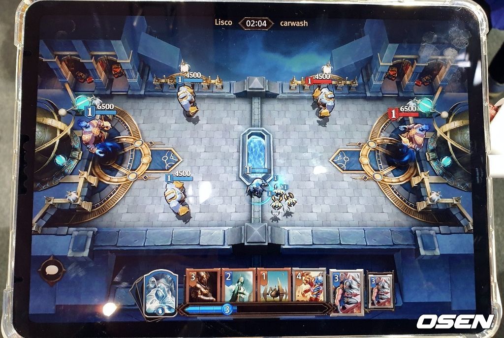 '매직: 마나스트라이크'의 전투 화면.