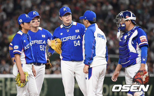 3회말 2사 1,2루 최일언 코치와 양현종이 이야기를 나누고 있다. /youngrae@osen.co.kr