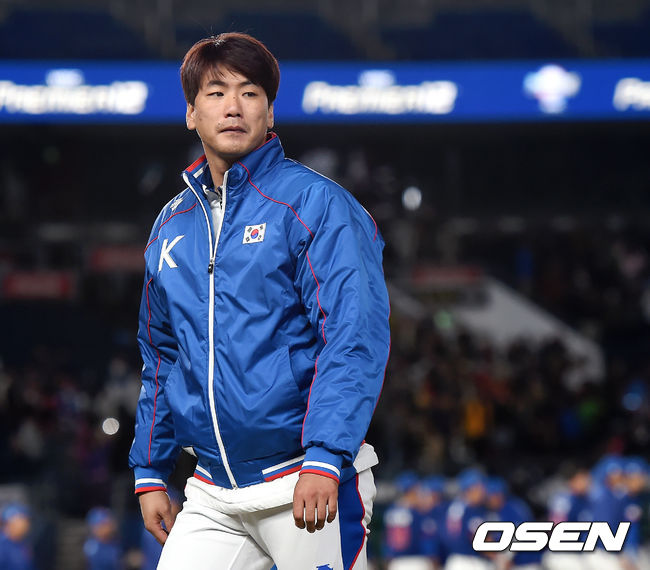 한국 김광현이 그라운드를 나서고 있다. /youngrae@osen.co.kr