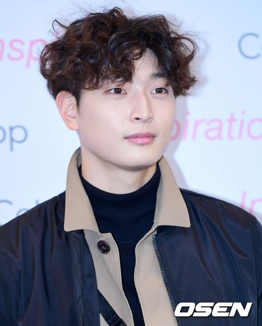 가수 정진운이 포토타임을 갖고 있다. /pjmpp@osen.co.kr