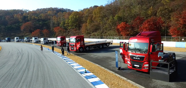 ‘만트럭버스코리아 페어 2019’에서 37종의 만 브랜드 풀라인업이 전시 돼 있다. 