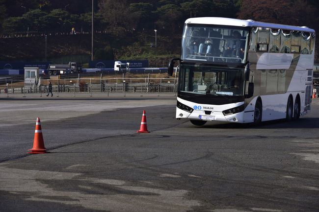 ESP(electronic stability program) 체험 장면. 