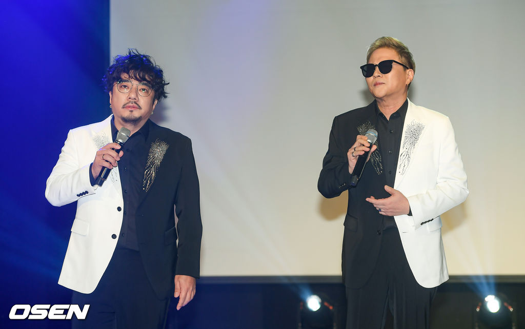 19일 서울 청담동 일지아트홀에서 듀오 캔의 새 싱글앨범 '쾌남' 쇼케이스가 진행됐다. 캔이 멋진 무대를 펼치고 있다./  soul1014@osen.co.kr