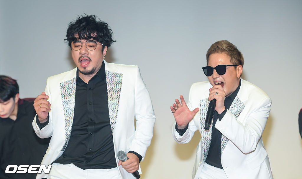 19일 서울 청담동 일지아트홀에서 듀오 캔의 새 싱글앨범 '쾌남' 쇼케이스가 진행됐다. 캔이 멋진 무대를 펼치고 있다./  soul1014@osen.co.kr