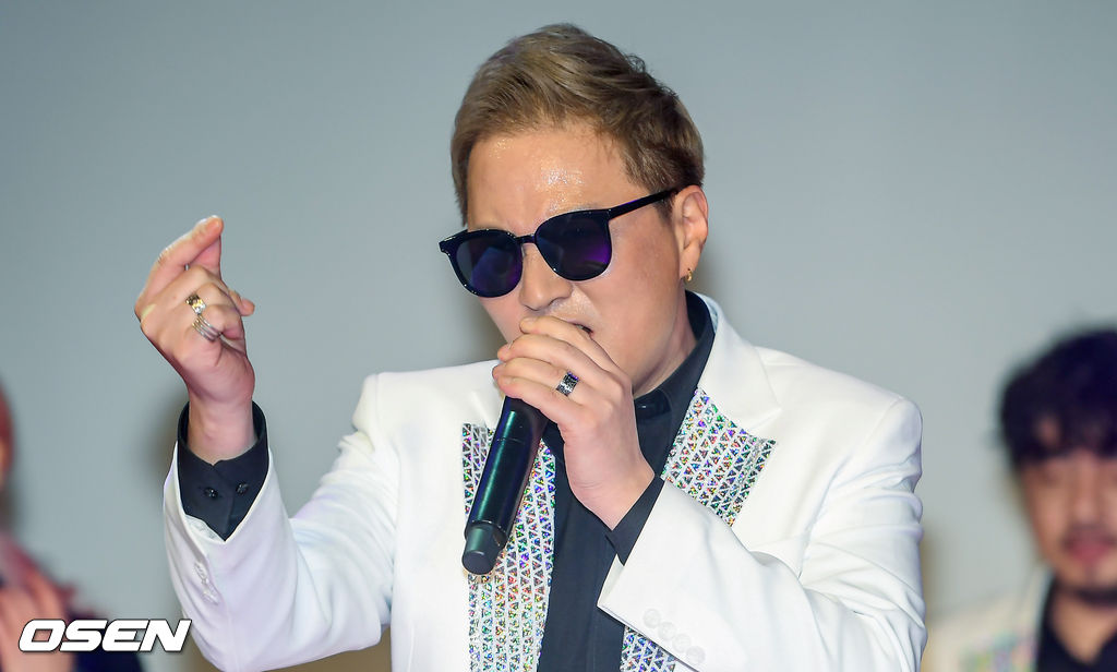 19일 서울 청담동 일지아트홀에서 듀오 캔의 새 싱글앨범 '쾌남' 쇼케이스가 진행됐다. 캔 이종원이 멋진 무대를 펼치고 있다./  soul1014@osen.co.kr