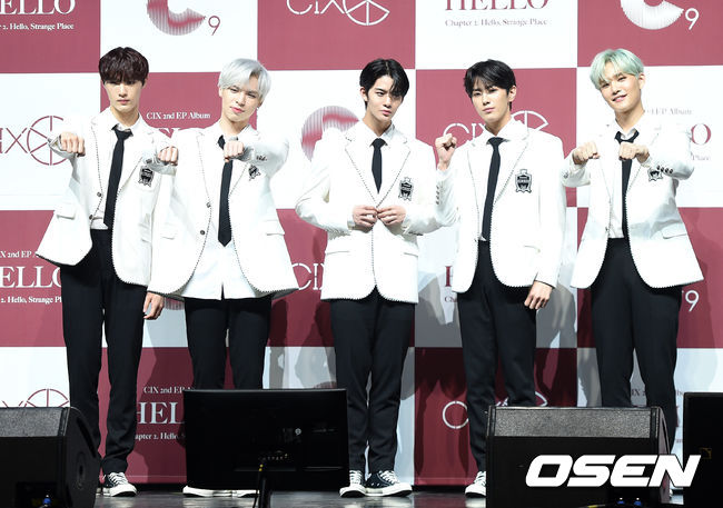 19일 오후 서울 광진구 예스24라이브홀에서 그룹 CIX의 ‘2nd EP Album HELLO Chapter 2. ‘Hello, Strange Place’’ 발매기념 쇼케이스가 열렸다.그룹 CIX가 포토타임을 갖고 있다. /sunday@osen.co.kr