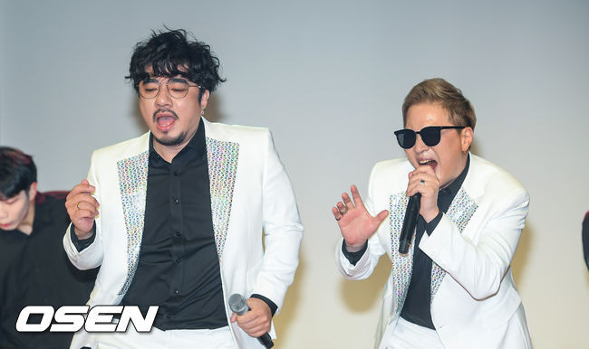 19일 서울 청담동 일지아트홀에서 듀오 캔의 새 싱글앨범 '쾌남' 쇼케이스가 진행됐다. 캔이 멋진 무대를 펼치고 있다./ soul1014@osen.co.kr