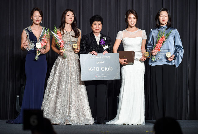 K-10 클럽 가입한 김자영과 안송이, 이승현, 이정민이 포즈를 취하고 있다. /  soul1014@osen.co.kr