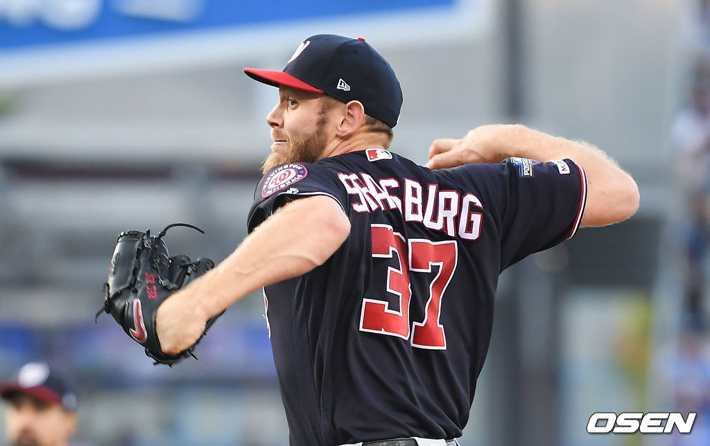 스트라스버그가 역투하고 있다./ soul1014@osen.co.kr