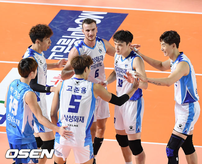 삼성화재 선수들이 하이파이브를 하고 있다./ rumi@osen.co.kr