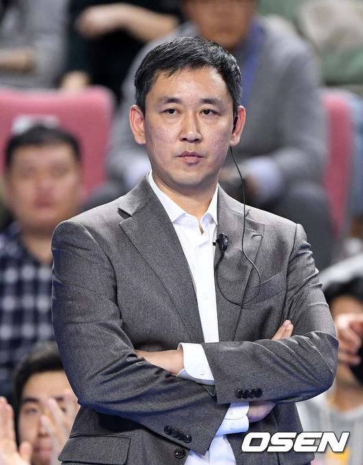 현대캐피탈 최태웅 감독이 경기를 바라보고 있다. /sunday@osen.co.kr