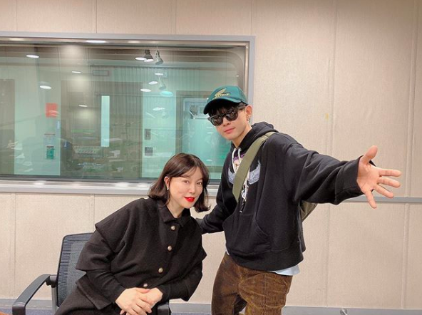 [사진=최화정의 파워타임 SNS] 이승환(오른쪽)이 '최화정의 파워타임'에 출연했다.