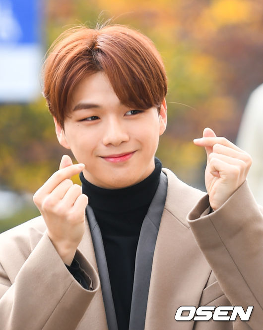 16일 오전 서울 여의도동 KBS 별관에서 KBS 2TV ‘해피투게더 시즌4’녹화가 있었다.   가수 강다니엘이 포토타임을 하고있다./ksl0919@osen.co.kr