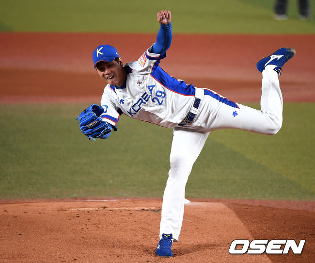 12일 오후 일본 지바현 ZOZO마린 스타디움에서 '2019 세계야구소프트볼연맹(WBSC) 프리미어12' 슈퍼라운드 한국과 대만의 경기가 열렸다.1회초 무사에서 한국 선발투수 김광현이 역투하고 있다. /youngrae@osen.co.kr
