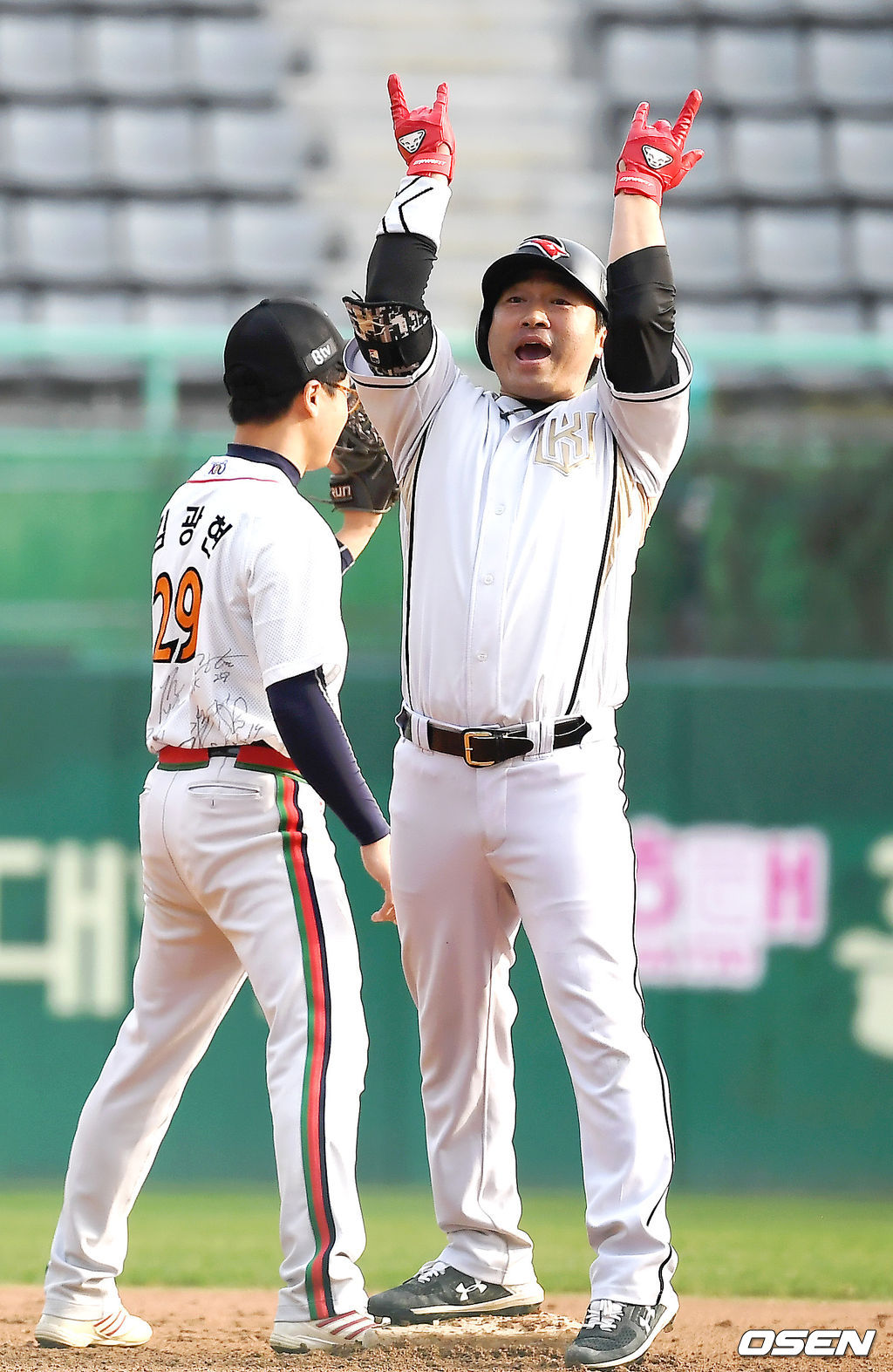 KT 스타즈 고국일이 역전 점수를 만든 뒤 세레머니를 하고 있다. /youngrae@osen.co.kr 