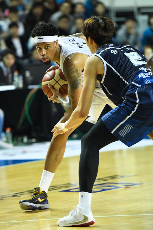 [사진]크리스 맥컬러 /KBL 제공