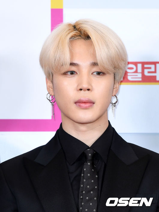 그룹 방탄소년단 지민이 포토타임을 갖고 있다./sunday@osen.co.kr