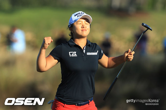 김세영이 최종라운드 18번홀 버디를 성공시킨 뒤 감격에 겨운 세리머니를 하고 있다. / ⓒGettyimages(무단전재 및 재배포 금지)